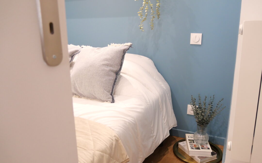 Aménagement d'un coin nuit dans un studio de 25m² – Projet Figeac avant-après